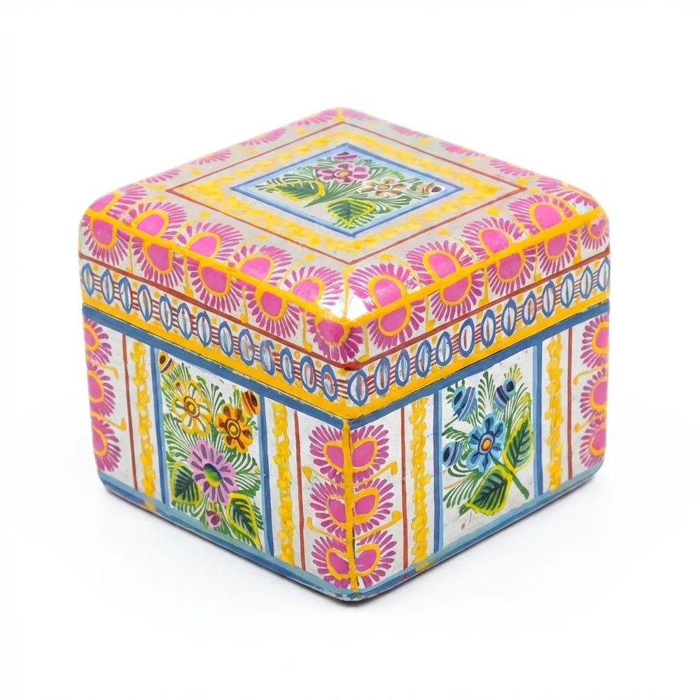 Caja laqueada de Olinalá, decorada a pincel